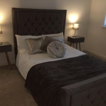 2 Bedroom Luxury Flat In Quiet Village Of Bishopton Бишъптън Екстериор снимка