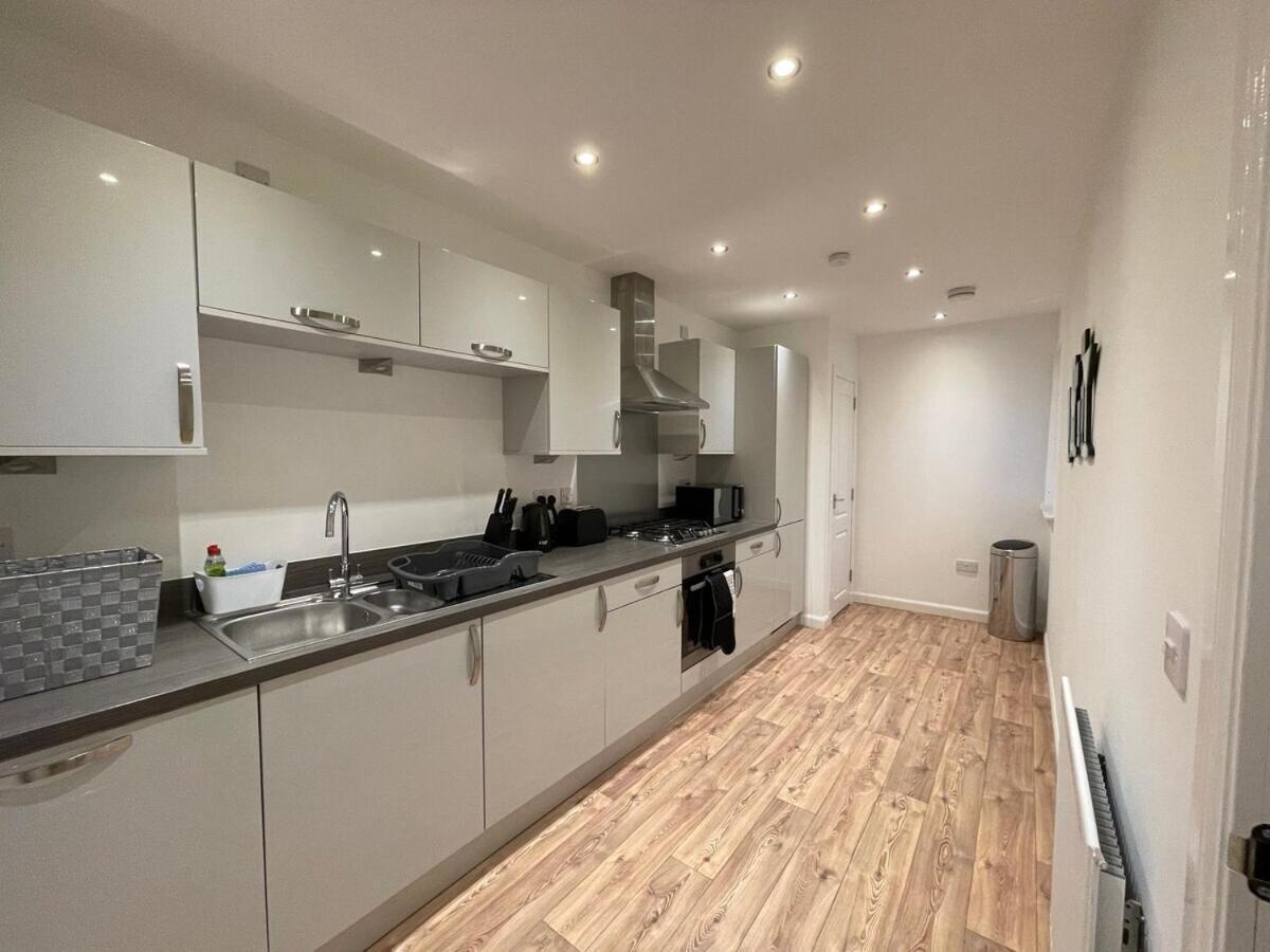 2 Bedroom Luxury Flat In Quiet Village Of Bishopton Бишъптън Екстериор снимка
